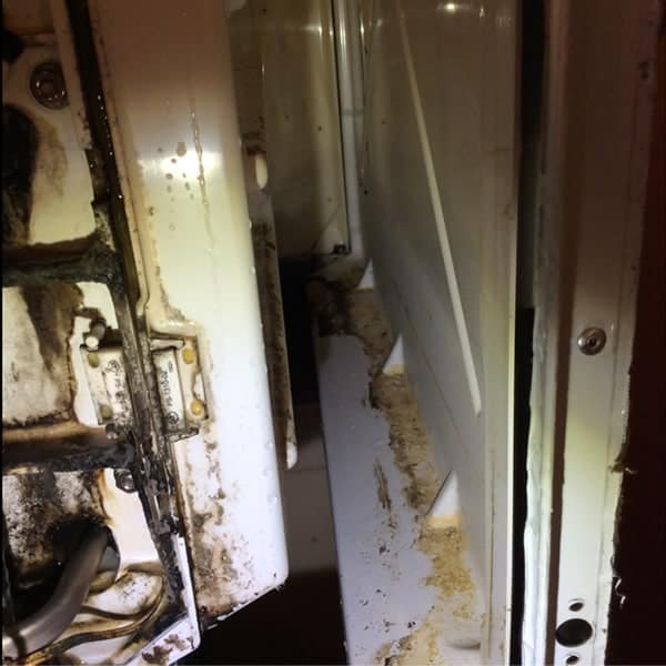 who-cleans-commercial-ice-machines