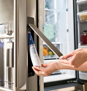 changing-refrigerator-water-filter