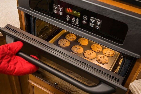what causes an oven to cook unevenly
